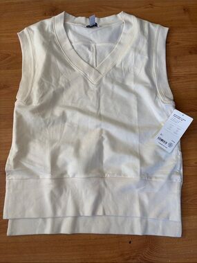 Athleta Cream V-Neck Sleeveless Pullover Top. New with tags